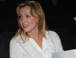 Он досконально изучил пристрастия звезды. Elena Yakovleva Sdelala Neudachnuyu Korotkuyu Strizhku Pokazav Postarevshee Lico