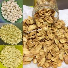 Bawang putih yang lengket pada pisau dan jari anda tentu memperlambat kerja di dapur dan membuat tangan jadi berbau tajam sesudahnya. Guna Tiga Bahan Dah Boleh Buat Kerepek Bawang Putih Yang Crunchy Bagus Untuk Wanita Berpantang Tau
