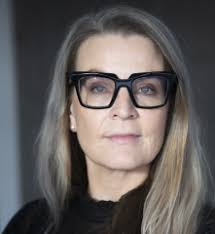 Modiga unga musiker fyller gatorna under kalaset