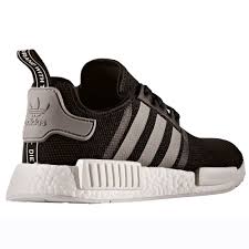 .weiß adidas nmd_r1 herren running sneaker dunkelgrau rot adidas nmd_r1 herren running sneaker weiß schwarz adidas originals nmd_r1 herren kundenmeinungen. Adidas Nmd R1 Herren Running Sneaker Schwarz Weiss Grau