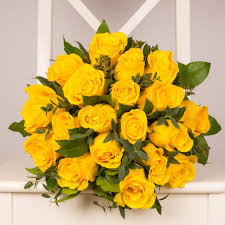 Felicitare cu imagine cu trandafiri text: Buchet Cu 19 Trandafiri Galbeni Purple Flowers