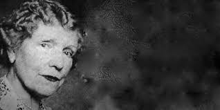 Influential Female Psychics & Mediums