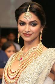 Deepika Padukone Love Her Hair Makeup And Jewelry Indian Bridal Makeup Indian Bridal Hairstyles Indian Bridal