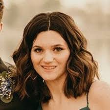 Samantha Jolly's Instagram, Twitter & Facebook