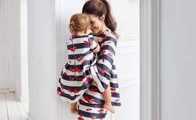 Ihre tochter präsentierte die robe nun auf ihrem abschlussball. Im Partnerlook Mutter Und Tochter In Der Neuen Kollektion Von Mint Be