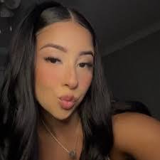 Jennie Pyle's Instagram, Twitter & Facebook