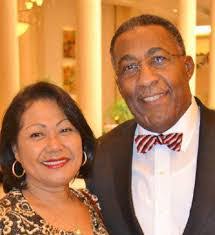 Gwen Dillihunt's Instagram, Twitter & Facebook