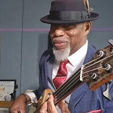 This custom Headless Fretless Passive 32” scale PHD Bass may be my favorite  so far! Classy, elegant and badass all at the same time. Gallery grade mun  Ebony top, Macassar Ebony Fingerboard,