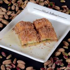 Tatlınız bir gece dolapta beklediğin de daha da güzel. Soguk Sutlu Baklava Yildizoglu Baklavacisi