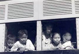 Selain itu, kamu kerap menemukan nasihat orangtua yang memiliki makna positif yang banyak dituturkan oleh orang jawa. Potret Orang Orang Jawa Dalam Perjalanan Ke Tempat Transmigrasi Di Lampung Sekitar 1940 Indonesia