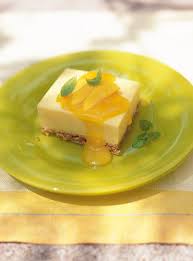 Carres Au Yogourt Et Aux Fruits Ricardo Recipe Recipes Square Recipes Food