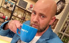 Cu Ce Se Ocupă Cosmin Seleși După Plecarea De La Antena 1. De Trei Ori A  Apărut La PRO TV: „Sunt Acasă, Analizez Ofertele”