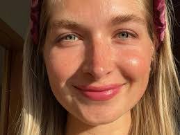 Charlotte Weise's Instagram, Twitter & Facebook