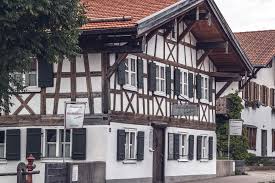 Gemütlich heimelig, uriges haus mit vollem luxus einer perfekten küche, die keine wünsche offen lässt und annehmlichkeit eines neuen bades. Heimathaus Skigeschichte Marktgemeinde Nesselwang