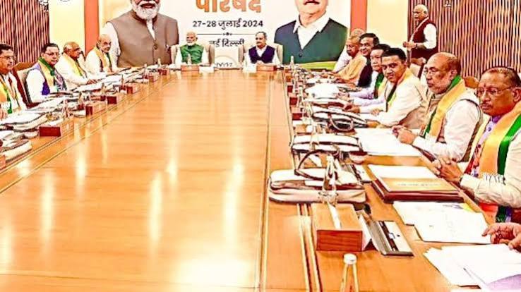 दिल्ली में BJP शासित राज्यों के CM की बड़ी बैठक... PM मोदी, अमित शाह समेत पार्टी के बड़े नेता रहे मौजूद - bjp top leadership meeting at delhi headquarter to resolve up