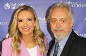 Alicia Dingus's Instagram, Twitter & Facebook