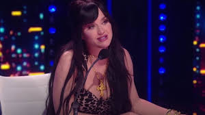 Katy perry online • designed by gratrix designs • hosted by ffh | dmca | privacy policy. American Idol Fans Go Wild Over Katy Perry S New Look As The Season S Top 16 Are Revealed Entertainment Tonight