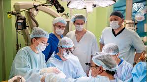 Médicos rusos logran trasplantes exitosos de una y ambas manos