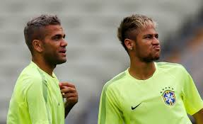 Enter & enjoy it now! Wie Ein Explodierter Kakadu Neymar Und Dani Alves Haben Die Haare Schon Watson