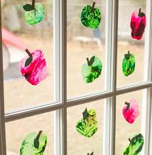 Basteln Sie Eine Hubsche Fensterdeko Apfel Basteln Herbstbastelprojekte Basteln Herbst