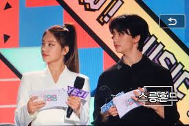 My hyunjin hyunjin ❣ yeji. Thread By Itzyslino Skzitzy Interactions A Thread Hyunjin Calling Yeji Cute Pretty