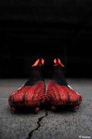 Seulement 1 7 Des Footballeurs Jouent Avec Des Chaussures Sans Lacets