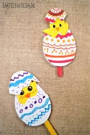 Heute zeige ich dir, wie du das kuschelige küken „krixi als osterdeko ganz einfach selber machen kannst. Ostern Basteln Bastelnmitkids