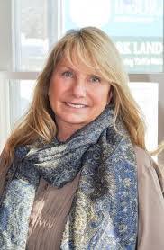 Heather Henriksen's Instagram, Twitter & Facebook