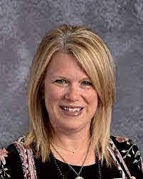 Renee Theis's Instagram, Twitter & Facebook