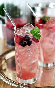 vodka spritzer l with berries