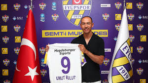 Türk a milli takımı'nın da 39 kez formasını giyen umut bulut, 10 kez gol attı. Cseh7w4ve6acem