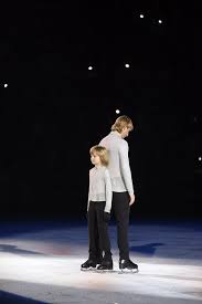 Сказочное ледовое представление от Евгения Плющенко и Яны Рудковской. В  Москве прошло шоу «Русские сезоны» | OK-magazine.ru