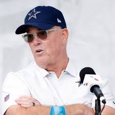 Watching First Take, Jerry Jones just called Stephen A " Fraud fan" . Deep  down he's a Dallas cowboys fan 💯 get him Jerry 🤜🏾🤛🏾