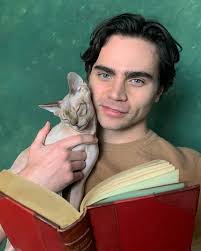 PODCAST OUT NOW!!! The first episode of the Tom Reads Books podcast is now  available to listen to