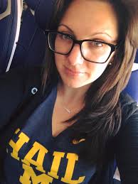 No makeup ✔️ No contacts ✔️ University of Michigan shirt ✔️ Window seat ✔️  Up way too early to think clearly ✔️ I'm all set!! You won't see me for the  rest