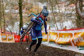 > les équipes et coureurs/coureuses. Compton Makes Her Way Uphill 2021 Uci Overijse Cyclocross World Cup C Alain Vandepontseele Cyclocross Magazine Cyclocross Magazine Cyclocross And Gravel News Races Bikes Media