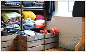 Der schrank aus massivholz holzconnection biete eine breite auswahl an massivhölzern an. Kleiderschrank Aus Obstkisten Obstkisten Holzkiste Mobel Kisten Regal