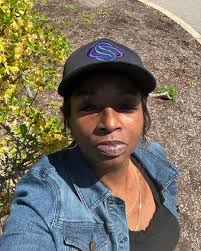 Delena Smith's Instagram, Twitter & Facebook