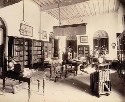 File:Editor's room in The Times of India office in Bombay, November 1898.jpg - Wikimedia Commons