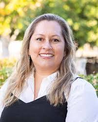 Suzanne Pace's Instagram, Twitter & Facebook