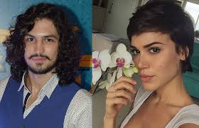 Gabriel Leone e Carla Salle são flagrados juntos em cinema