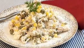 салат с курицей и ананасами и грибами и кукурузой Salat S Kopchenoj Kuricej I Risom Salaty Ris Goroh