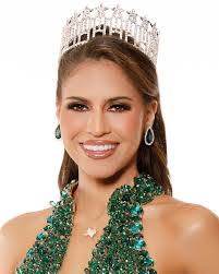 Kasi Kelly's Instagram, Twitter & Facebook