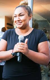 More than parlor talk Más que hablar