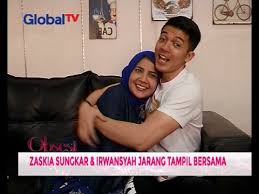 Siswi smk hamil 6 bulan,namun pelaku yang menghamili sungguh tak diduga, bahkan tak bisa menikahi. Zaskia Irwan Jarang Tampil Bersama Ayu Dewi Hamil Bunga Zainal Operasi Plastik Obsesi 31 01 Youtube