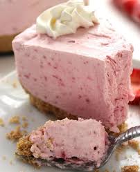 Le Gateau Au Fromage Et Aux Fraises Leger Et Delicieux Strawberry Recipes Baked Strawberries Strawberry Cheesecake