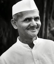 Sathya Sai with Students: When Sri Sathya Sai remembered the Great Leaders  of Modern India...