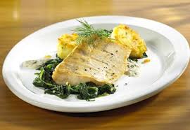 Pastravul se curata de intestine, solzi (merge foarte bine cu buretele de metal pt cratite), se spala. Cum Sa Gatesti Pestele Salaul