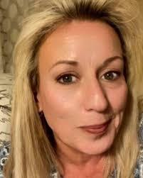 Deidre Lynn's Instagram, Twitter & Facebook