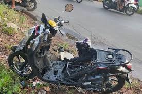 Penyegaran tampilan new honda scoopy ini dipersembahkan sebagai bentuk apresiasi ahm atas semakin banyaknya pecinta new honda. Bodi Honda Scoopy Meleleh Di Pekalongan Diduga Gara Gara Simpan Handphone Di Jok Gridoto Com